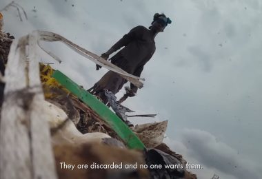 Arbeiter auf einer Deponie in Lagos, Nigeria