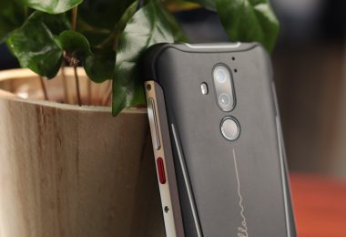 Nahaufnahme des nachhaltigen Outdoor-Smartphones "Volla Phone X" in schwarzer Ausführung