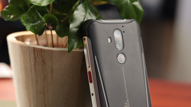 Nahaufnahme des nachhaltigen Outdoor-Smartphones "Volla Phone X" in schwarzer Ausführung
